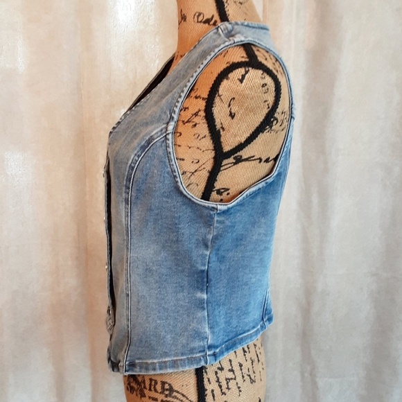 NWT - RISEN Stretch Denim Cropped Vest Medium Blue Button Front Sz M - Picture 3 of 14